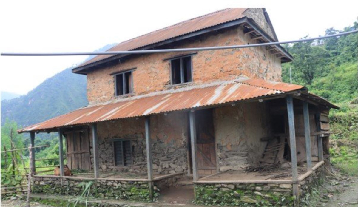 इच्छाकामना गाउँपालिका : रित्तिँदै गाउँ, जीर्ण बन्दै घर